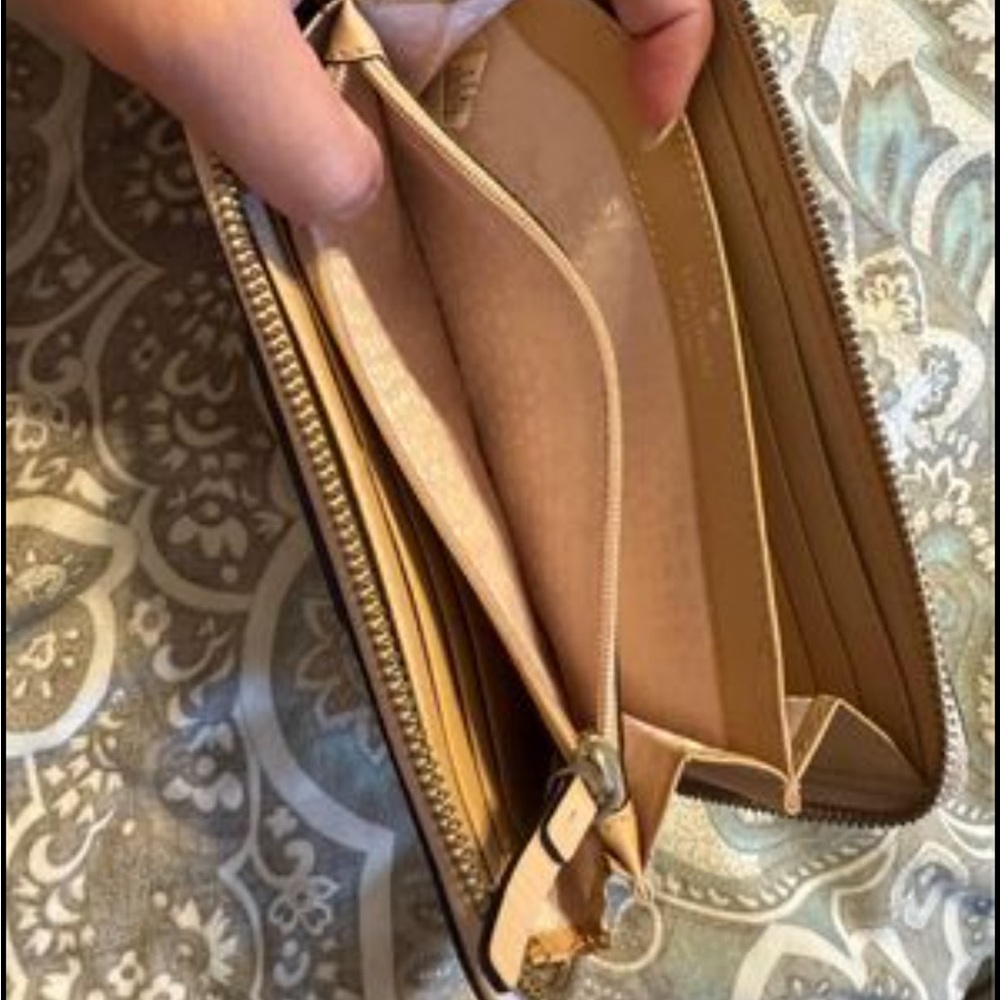 Kate Spade Wallet - Picture 5 of 6